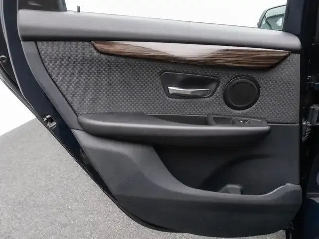 BMW 225