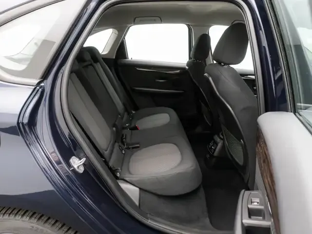 BMW 225
