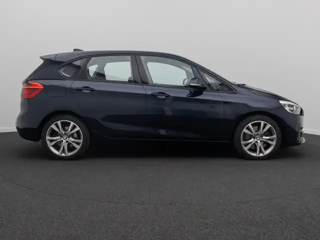 BMW 225
