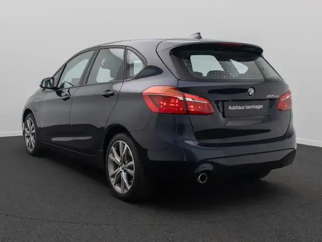 BMW 225