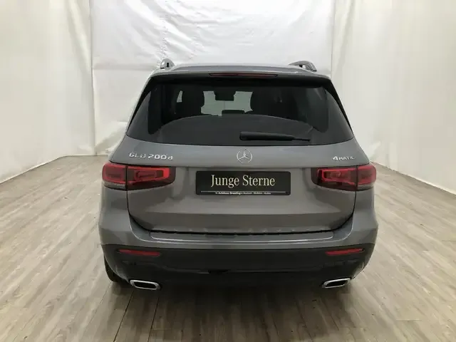 Mercedes-Benz GLB 200