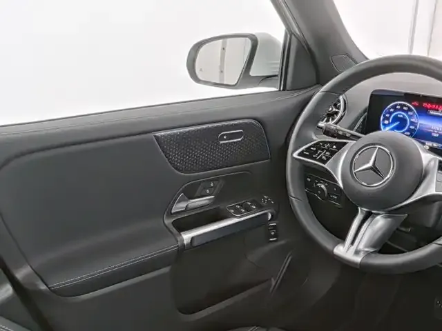 Mercedes-Benz EQB 300