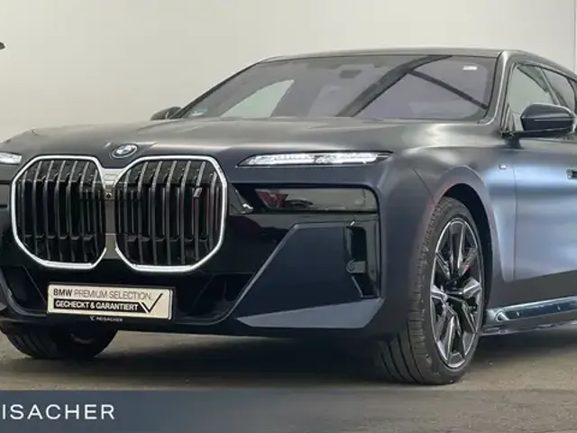 BMW i7