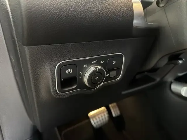 Mercedes-Benz GLB 200