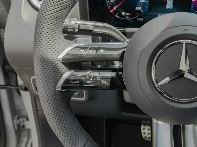 Mercedes-Benz GLA 220