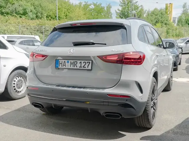 Mercedes-Benz GLA 220