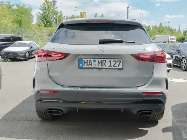 Mercedes-Benz GLA 220