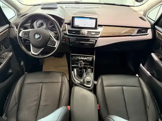 BMW 220