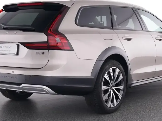 Volvo V90 Cross Country
