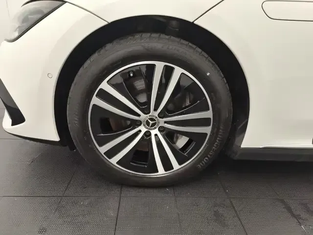 Mercedes-Benz EQE 300