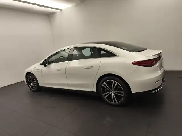 Mercedes-Benz EQE 300