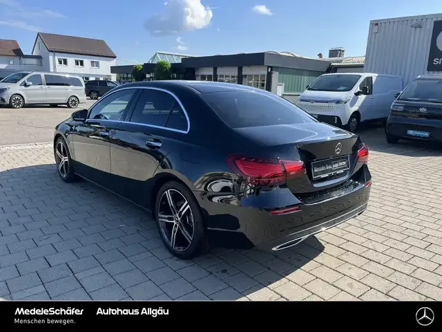 Mercedes-Benz A 220
