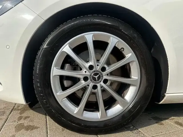 Mercedes-Benz B 220