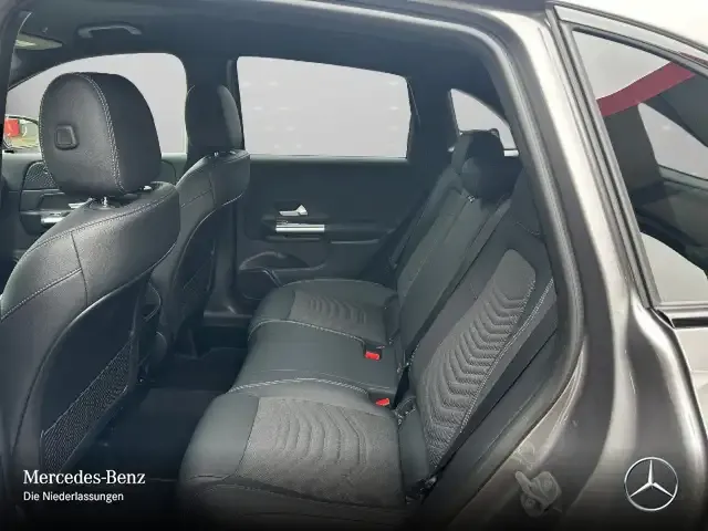 Mercedes-Benz B 220