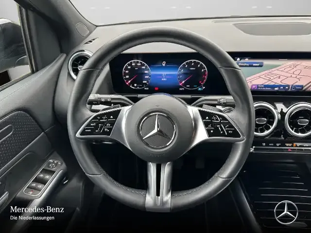 Mercedes-Benz B 220