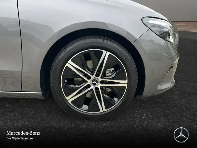 Mercedes-Benz B 220
