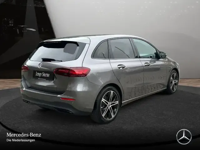 Mercedes-Benz B 220