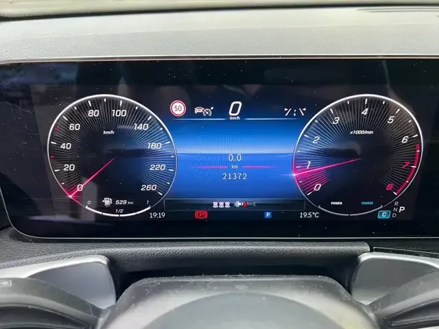 Mercedes-Benz GLB 220