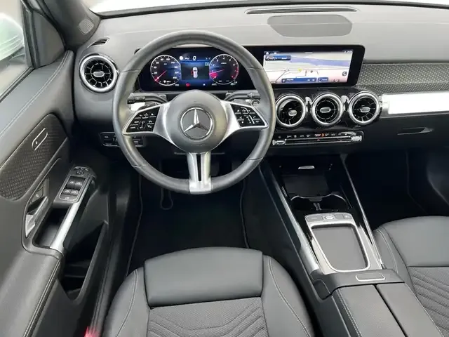 Mercedes-Benz GLB 220