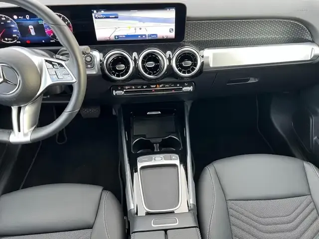 Mercedes-Benz GLB 220
