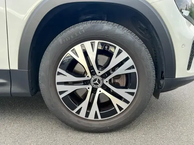 Mercedes-Benz GLB 220