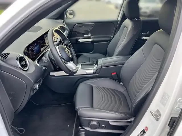 Mercedes-Benz GLB 220