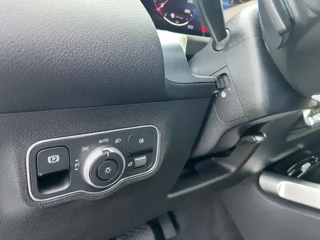 Mercedes-Benz GLB 220