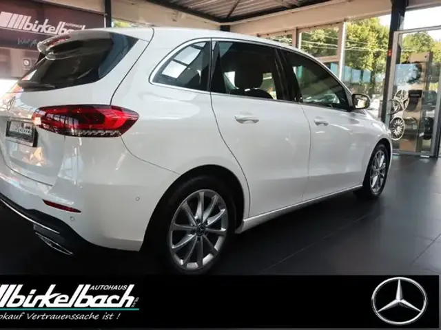 Mercedes-Benz B 200