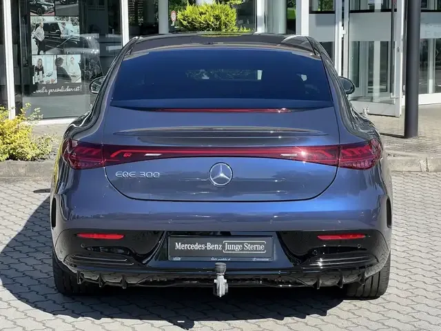 Mercedes-Benz EQE 300