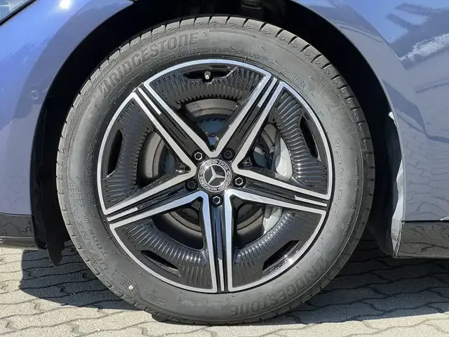 Mercedes-Benz EQE 300