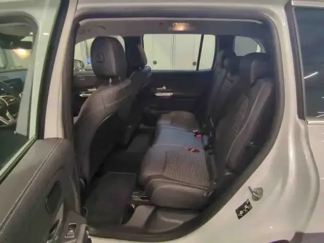 Mercedes-Benz GLB 220