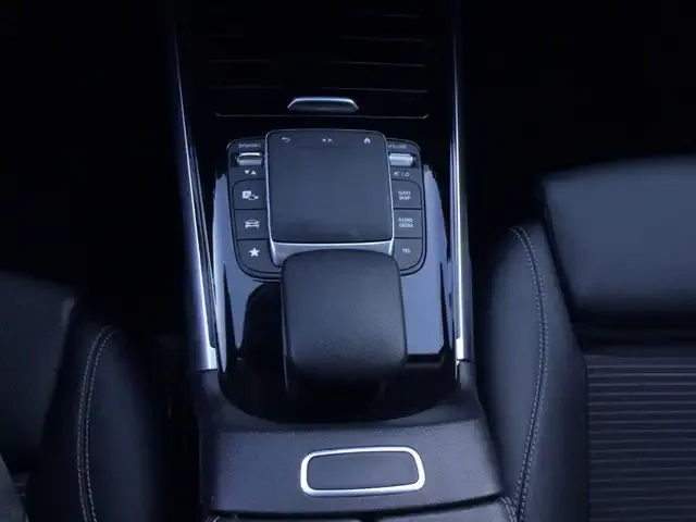 Mercedes-Benz GLB 220