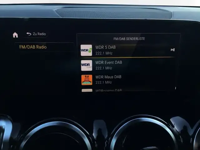 Mercedes-Benz GLB 220