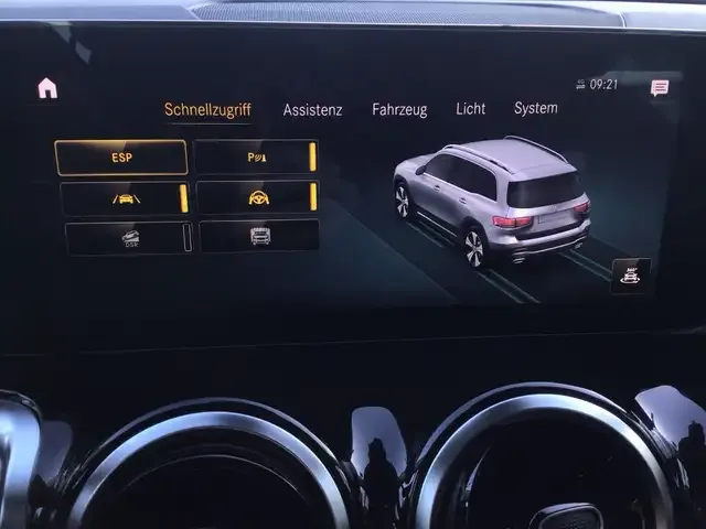 Mercedes-Benz GLB 220