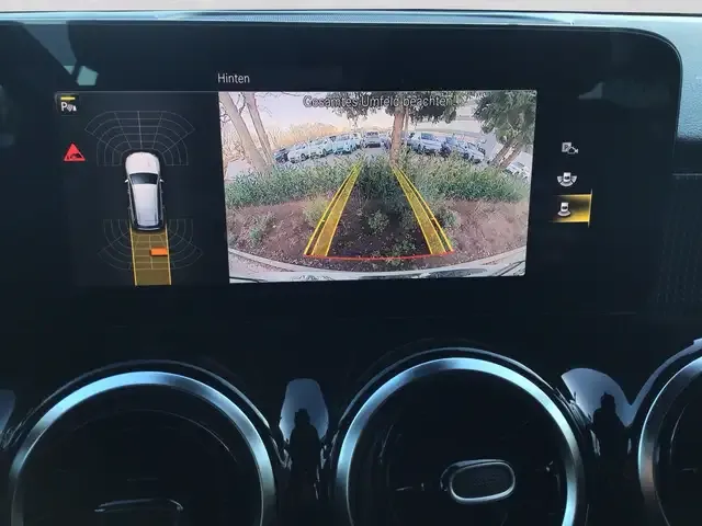 Mercedes-Benz GLB 220