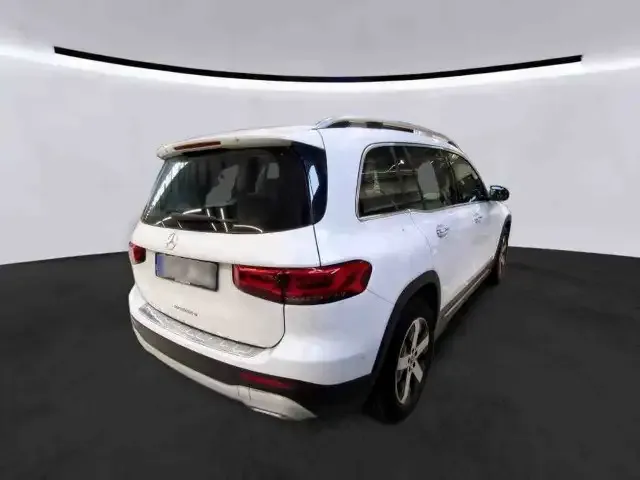 Mercedes-Benz GLB 220