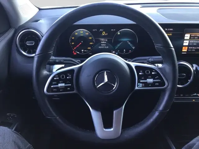 Mercedes-Benz GLB 220