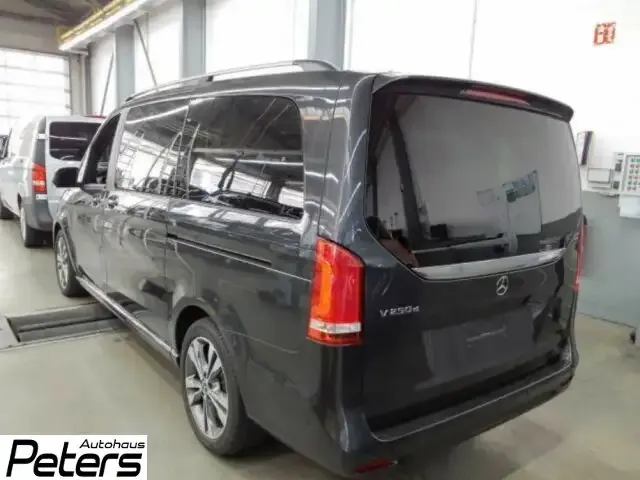 Mercedes-Benz V 250