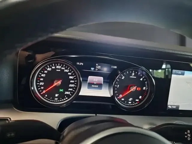 Mercedes-Benz E 220