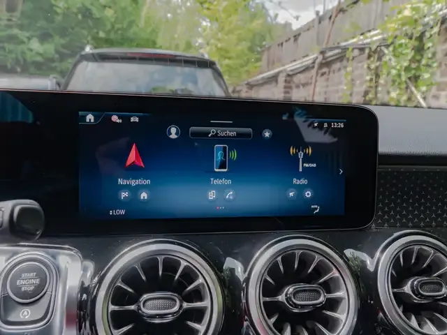 Mercedes-Benz GLB 200