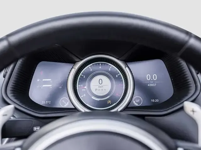 Aston Martin DB11