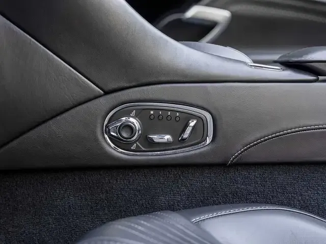 Aston Martin DB11