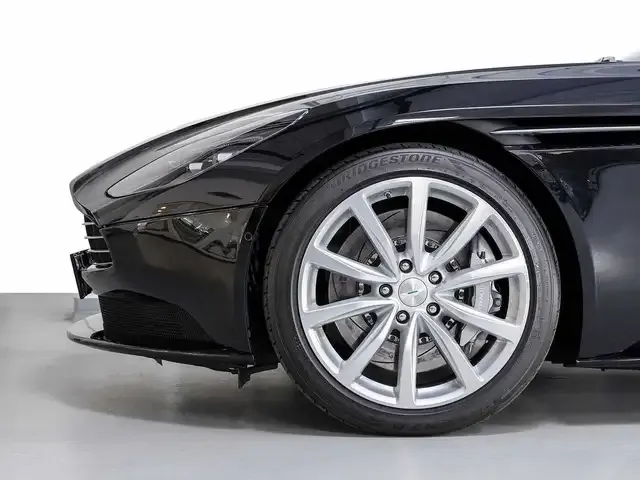 Aston Martin DB11