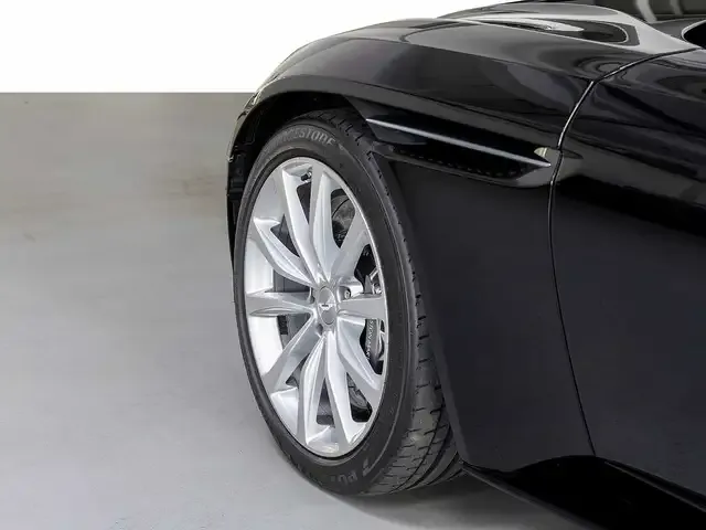 Aston Martin DB11