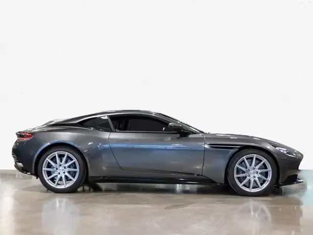 Aston Martin V8