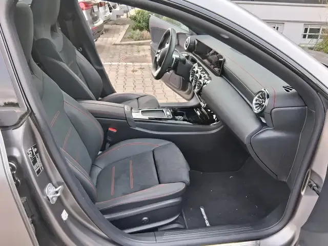 Mercedes-Benz CLA 180