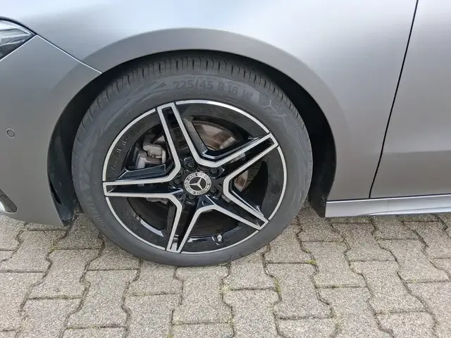 Mercedes-Benz CLA 180