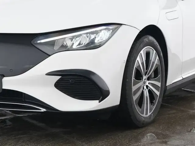 Mercedes-Benz EQE 300