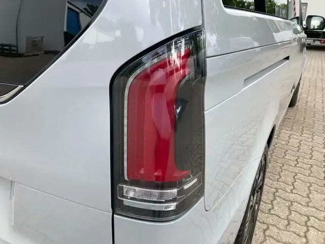 Mercedes-Benz V 250