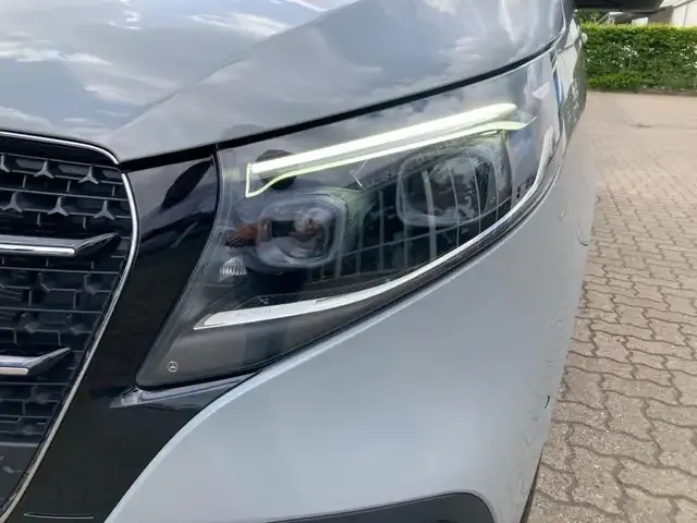 Mercedes-Benz V 250
